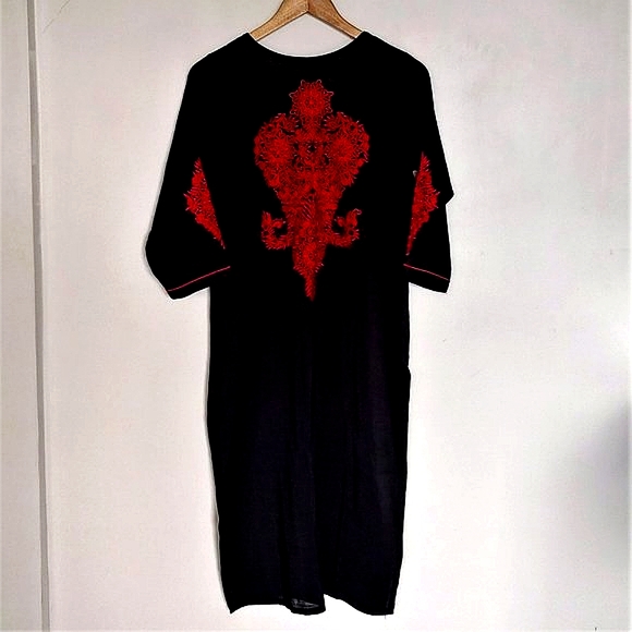 Solid cotton black & red kurti kurta with 3/4 sleeves and embroidery